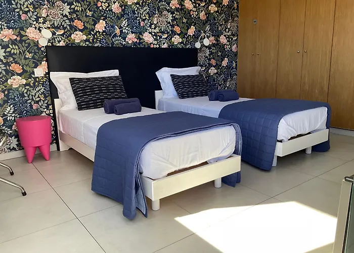 Suite de 2 chambres d'hôtes, proche port&aéroport, vue mer&montagne, climatisation, petit-déjeuner et parking inclus